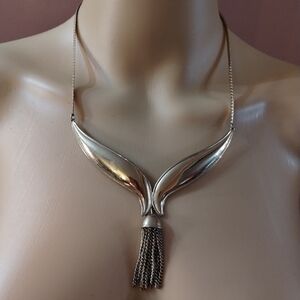 Avon women's necklace